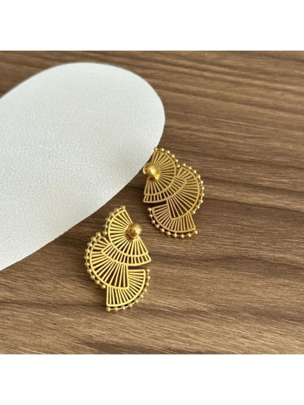 Fan-Shaped Earrings Q266